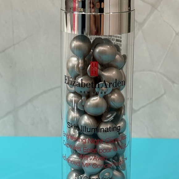 Elizabeth Arden Silver Skin Illuminating Capsules